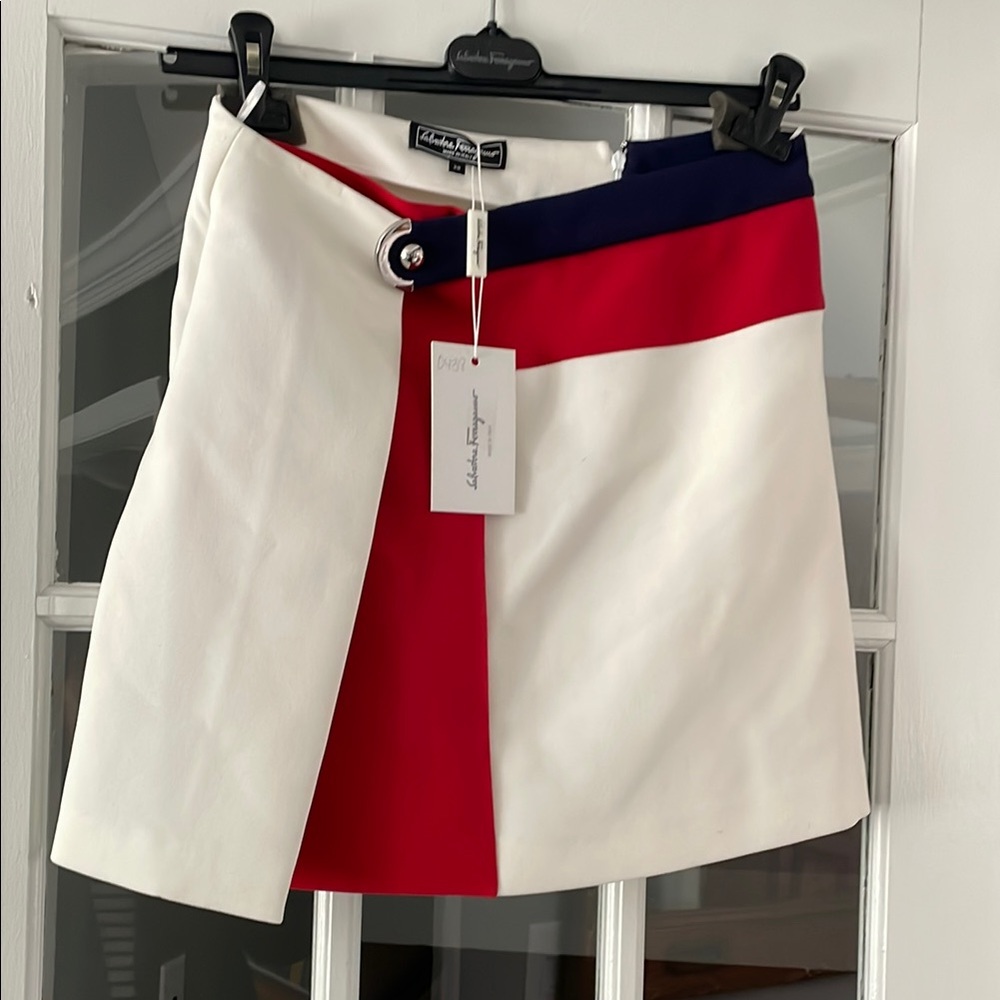 Salvatore Ferragamo skirt sz 38 NWT